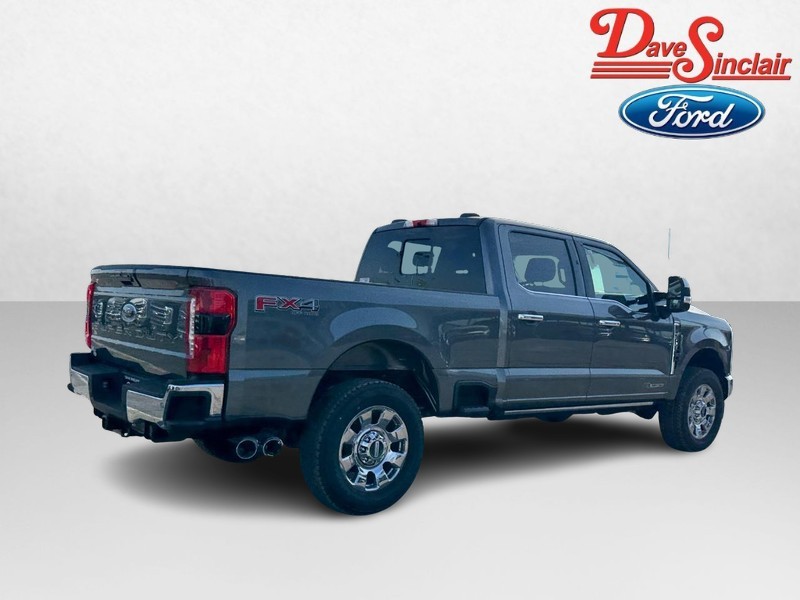 Ford Super Duty F-250 SRW Vehicle Full-screen Gallery Image 07