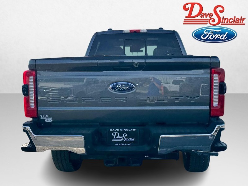 Ford Super Duty F-250 SRW Vehicle Full-screen Gallery Image 08