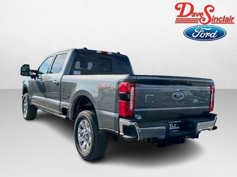 Ford Super Duty F-250 SRW Vehicle Full-screen Gallery Image 09