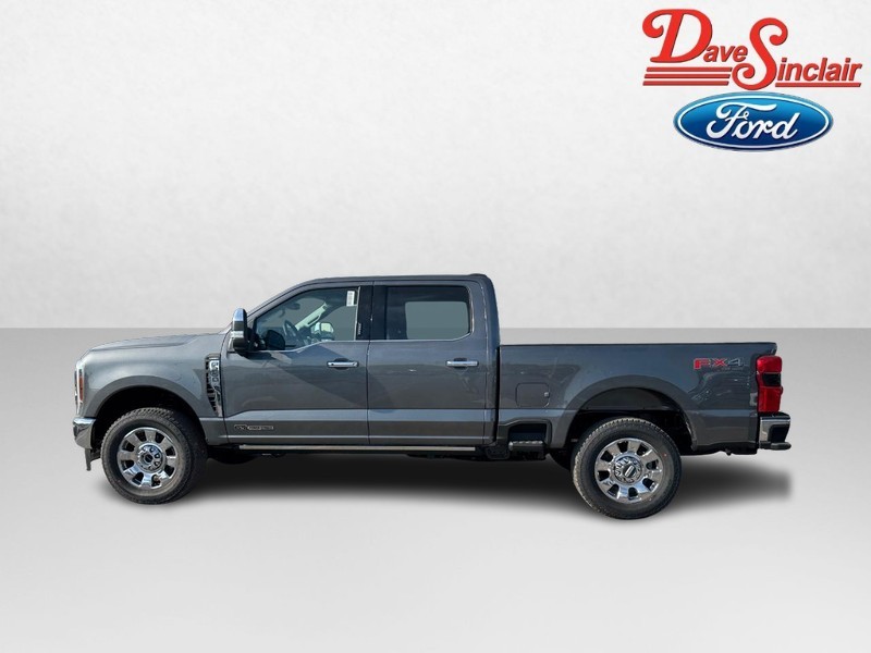 Ford Super Duty F-250 SRW Vehicle Full-screen Gallery Image 10