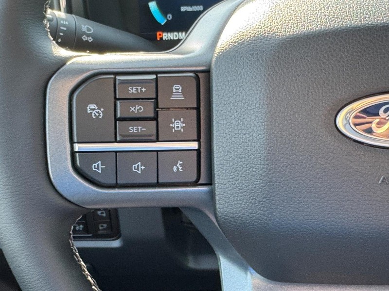 Ford Super Duty F-250 SRW Vehicle Full-screen Gallery Image 22