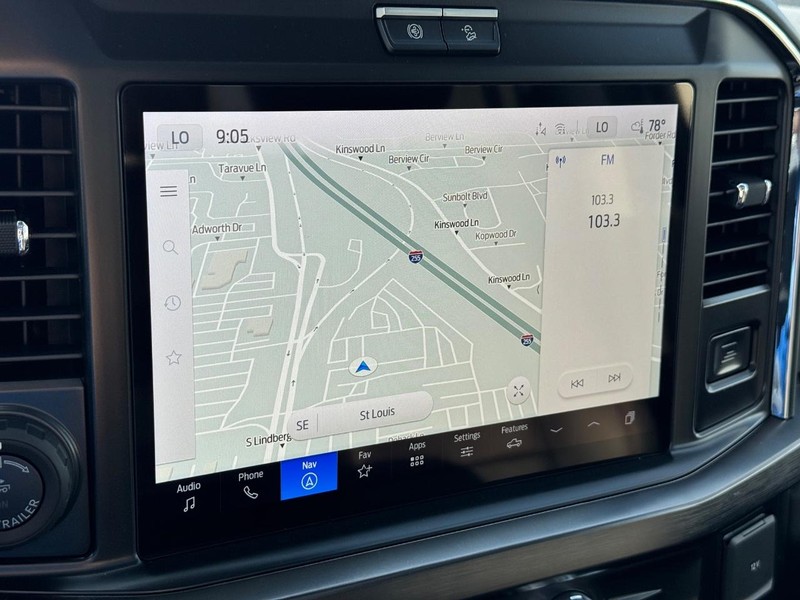 Ford Super Duty F-250 SRW Vehicle Full-screen Gallery Image 24