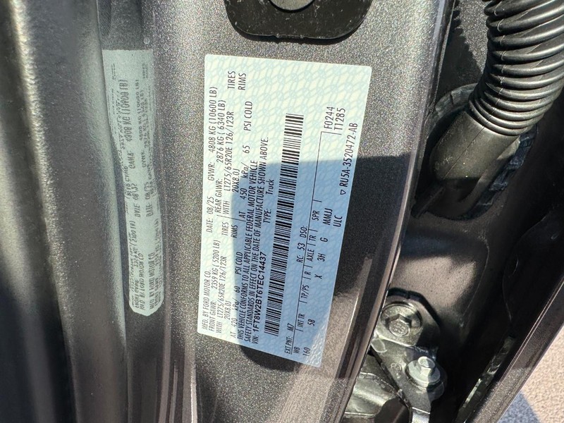 Ford Super Duty F-250 SRW Vehicle Full-screen Gallery Image 27