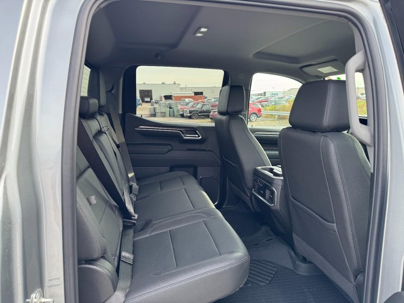 Chevrolet Silverado 1500 Vehicle Full-screen Gallery Image 13