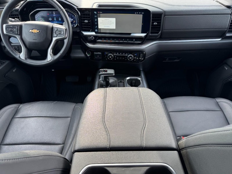 Chevrolet Silverado 1500 Vehicle Full-screen Gallery Image 15