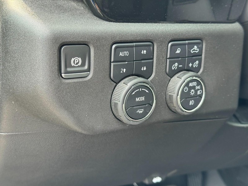 Chevrolet Silverado 1500 Vehicle Full-screen Gallery Image 19