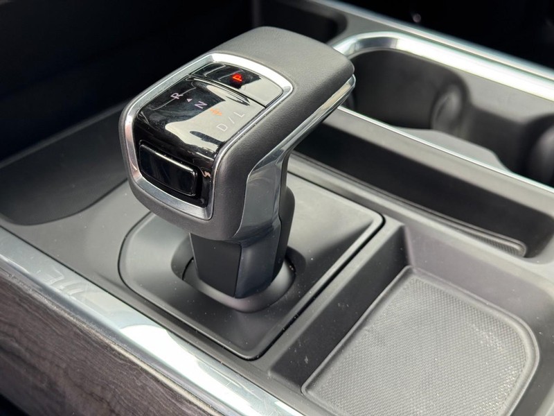 Chevrolet Silverado 1500 Vehicle Full-screen Gallery Image 25