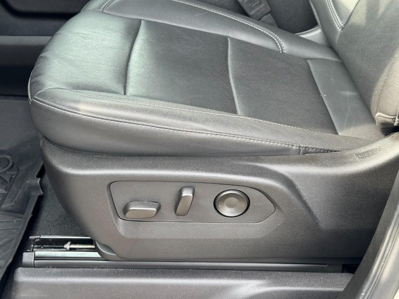 Chevrolet Silverado 1500 Vehicle Full-screen Gallery Image 26