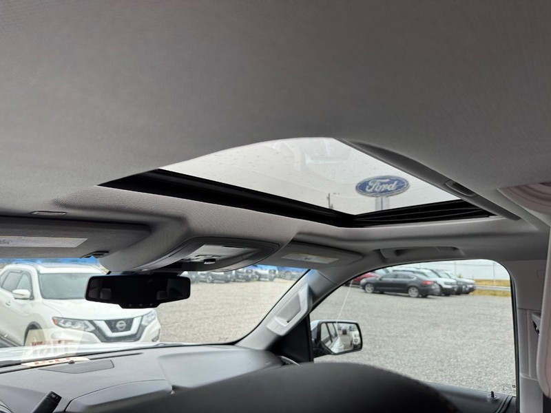 Chevrolet Tahoe Vehicle Full-screen Gallery Image 14