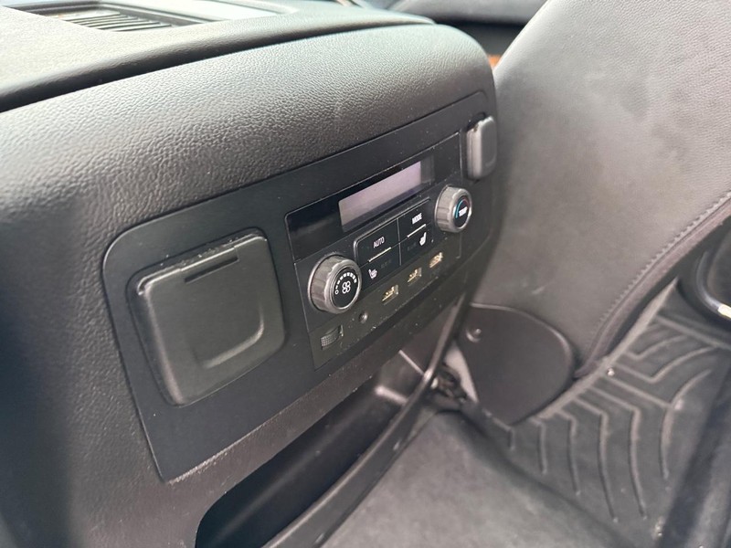 Chevrolet Tahoe Vehicle Full-screen Gallery Image 15