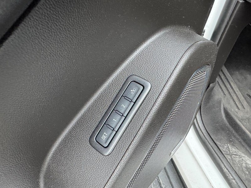 Chevrolet Tahoe Vehicle Full-screen Gallery Image 22