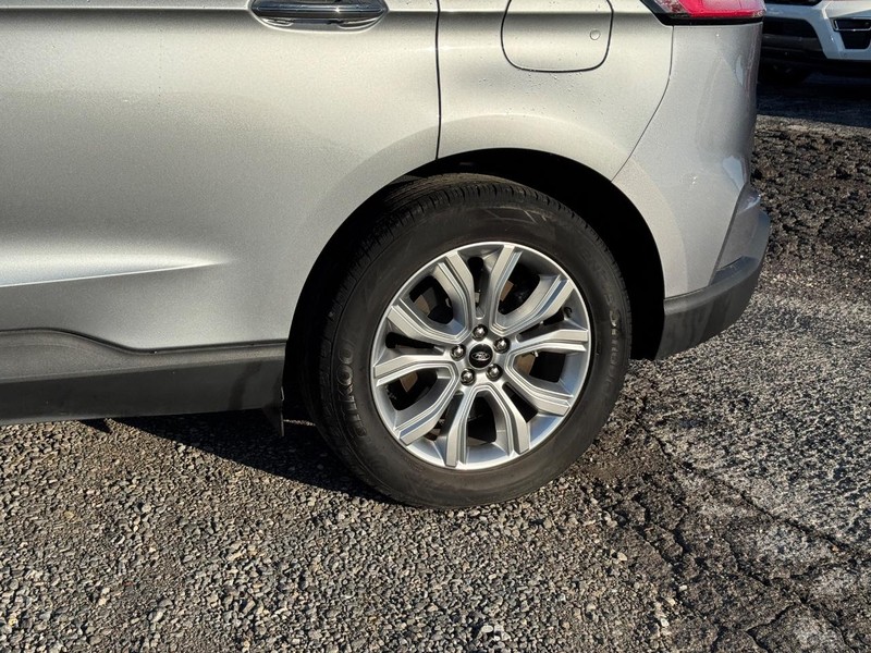 Ford Edge Vehicle Full-screen Gallery Image 11