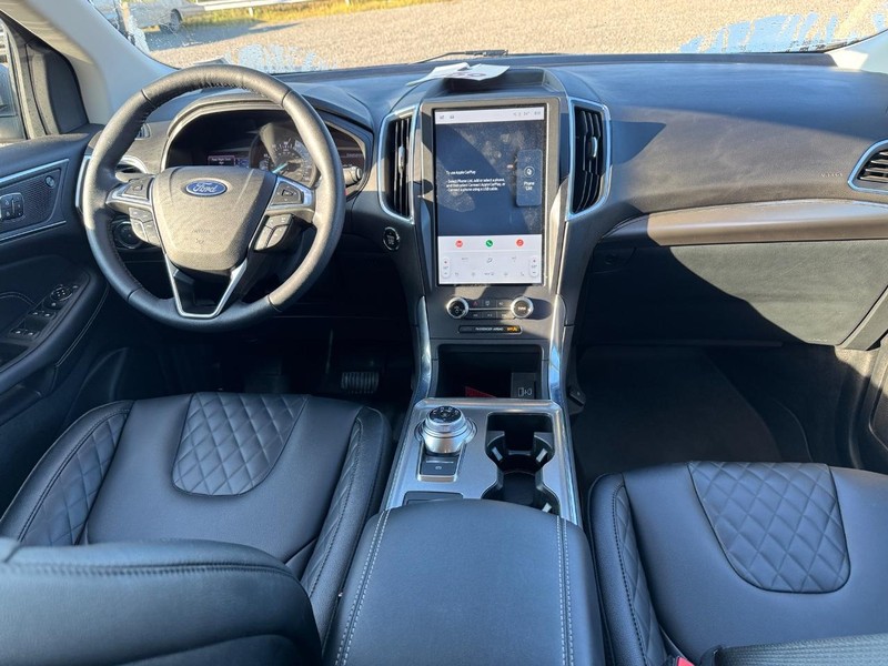 Ford Edge Vehicle Full-screen Gallery Image 14