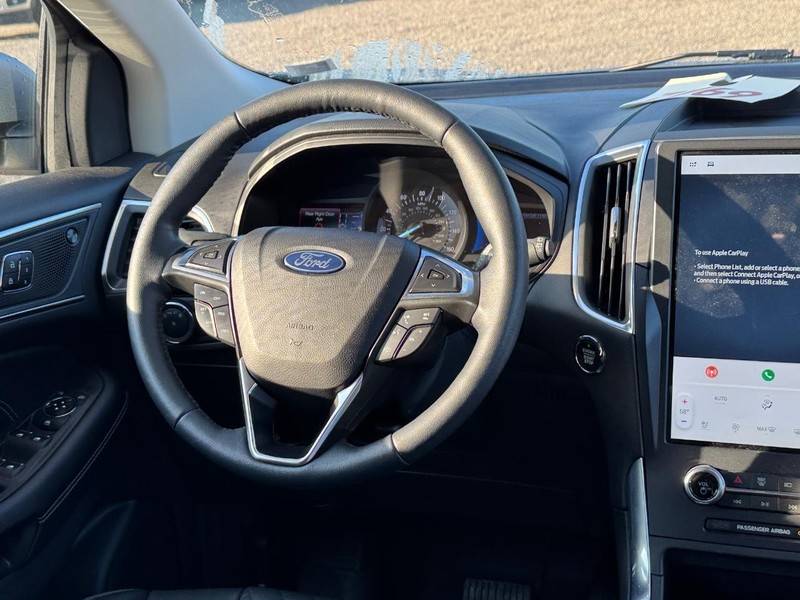 Ford Edge Vehicle Full-screen Gallery Image 15