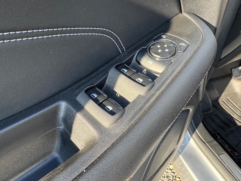 Ford Edge Vehicle Full-screen Gallery Image 19