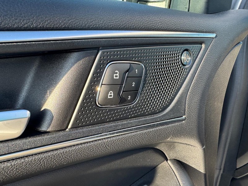 Ford Edge Vehicle Full-screen Gallery Image 20