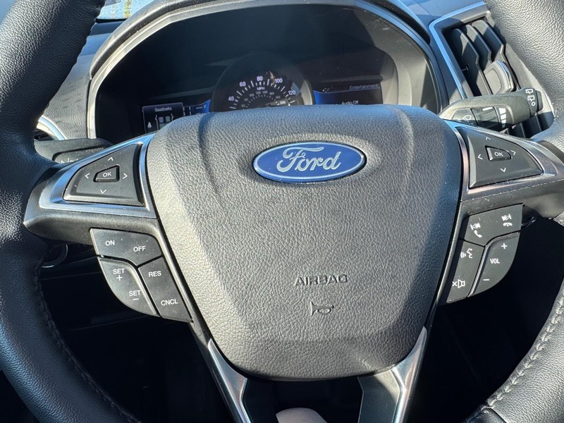 Ford Edge Vehicle Full-screen Gallery Image 21