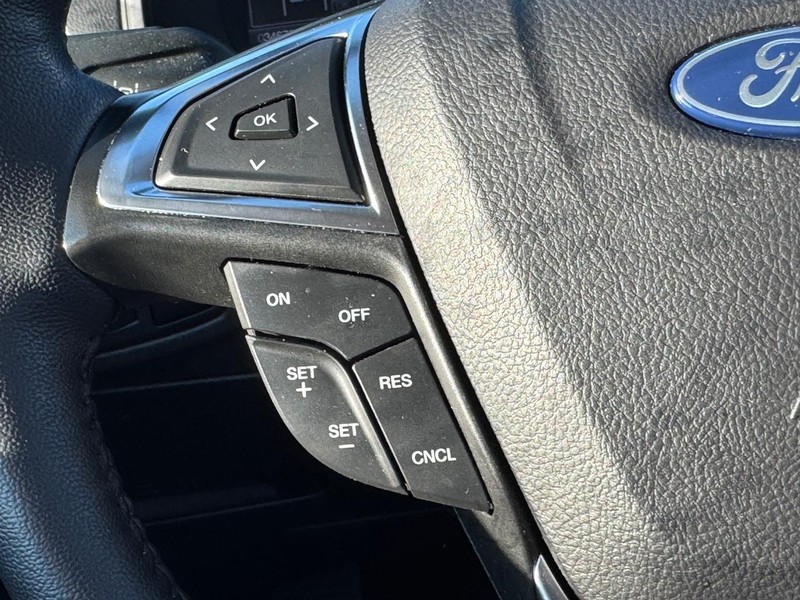 Ford Edge Vehicle Full-screen Gallery Image 22