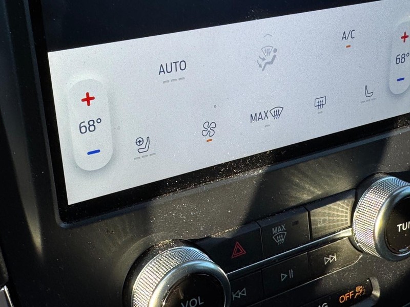 Ford Edge Vehicle Full-screen Gallery Image 24