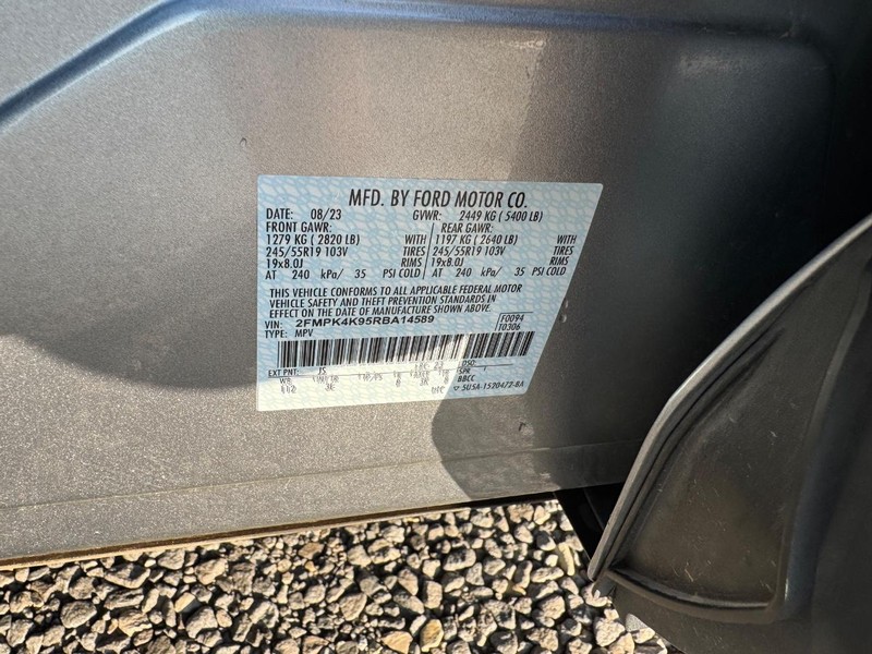 Ford Edge Vehicle Full-screen Gallery Image 27