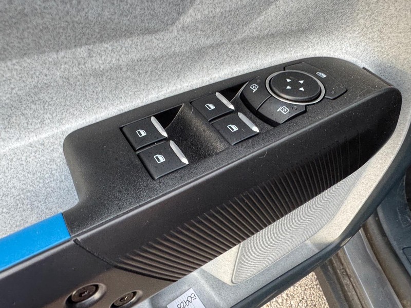 Ford Maverick Vehicle Full-screen Gallery Image 18