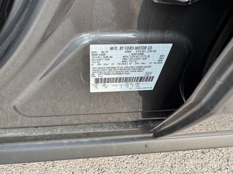 Ford Maverick Vehicle Full-screen Gallery Image 24