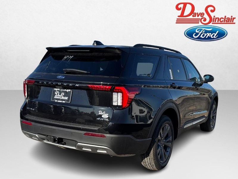 Ford Explorer Vehicle Image 07