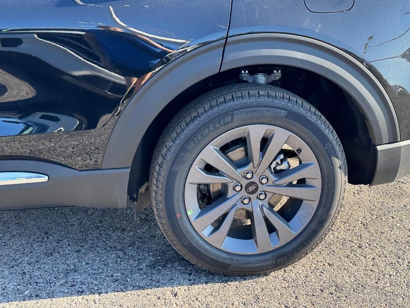 Ford Explorer Vehicle Image 11