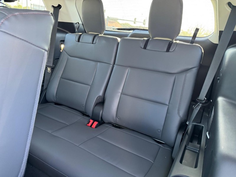 Ford Explorer Vehicle Image 12