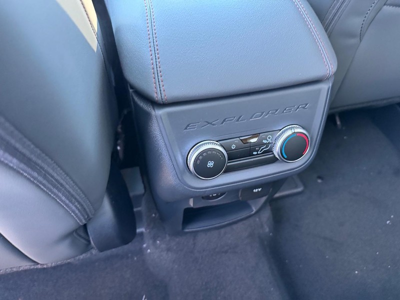 Ford Explorer Vehicle Image 15