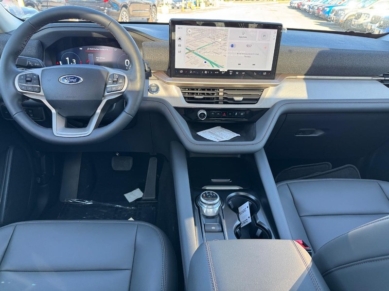 Ford Explorer Vehicle Image 16