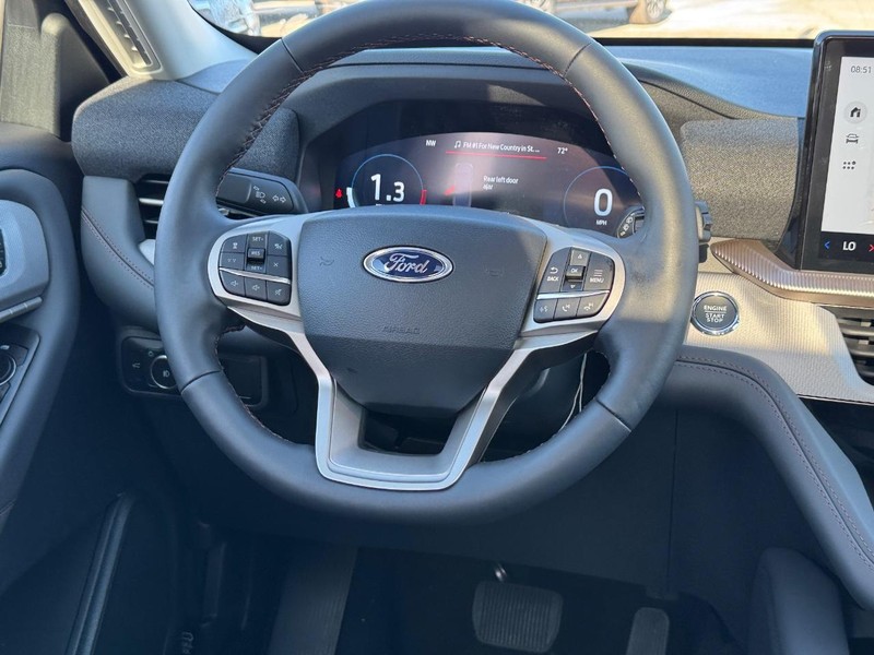 Ford Explorer Vehicle Image 17