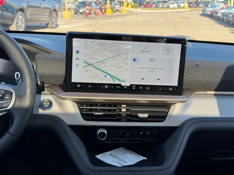 Ford Explorer Vehicle Image 18