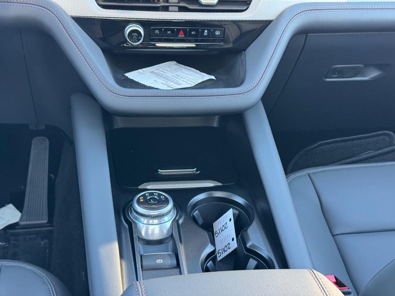 Ford Explorer Vehicle Image 19