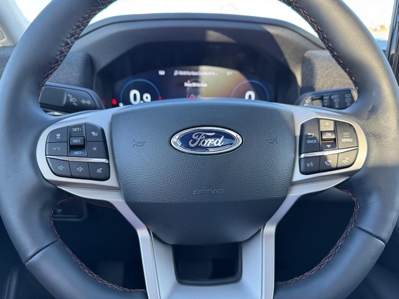 Ford Explorer Vehicle Image 22