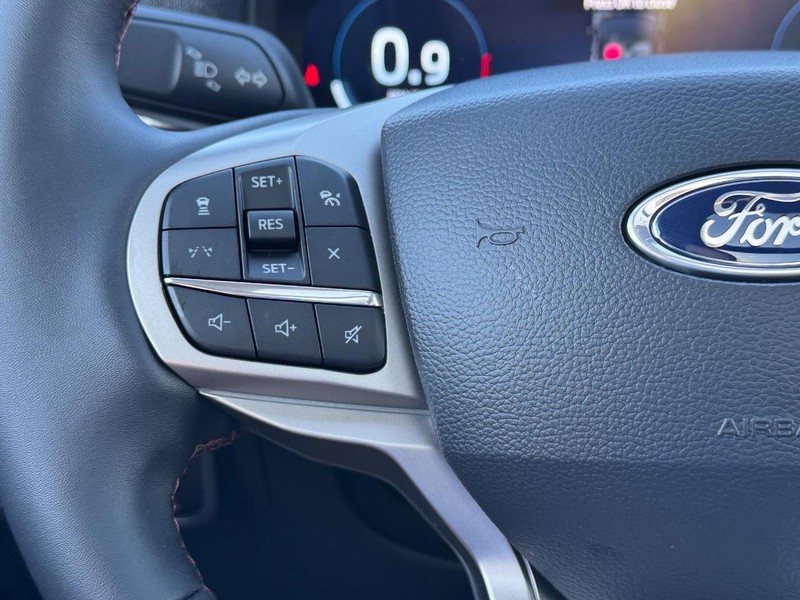 Ford Explorer Vehicle Image 23