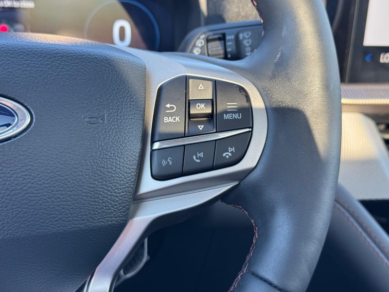 Ford Explorer Vehicle Image 24