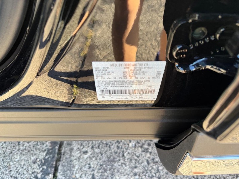 Ford Explorer Vehicle Image 28