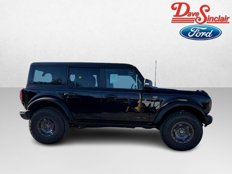 Ford Bronco Vehicle Full-screen Gallery Image 05