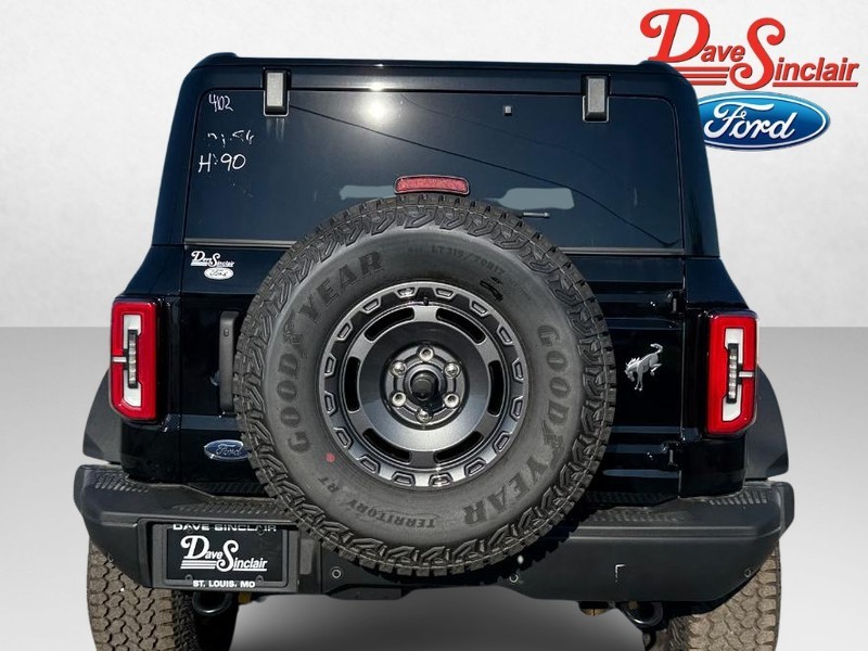 Ford Bronco Vehicle Full-screen Gallery Image 08