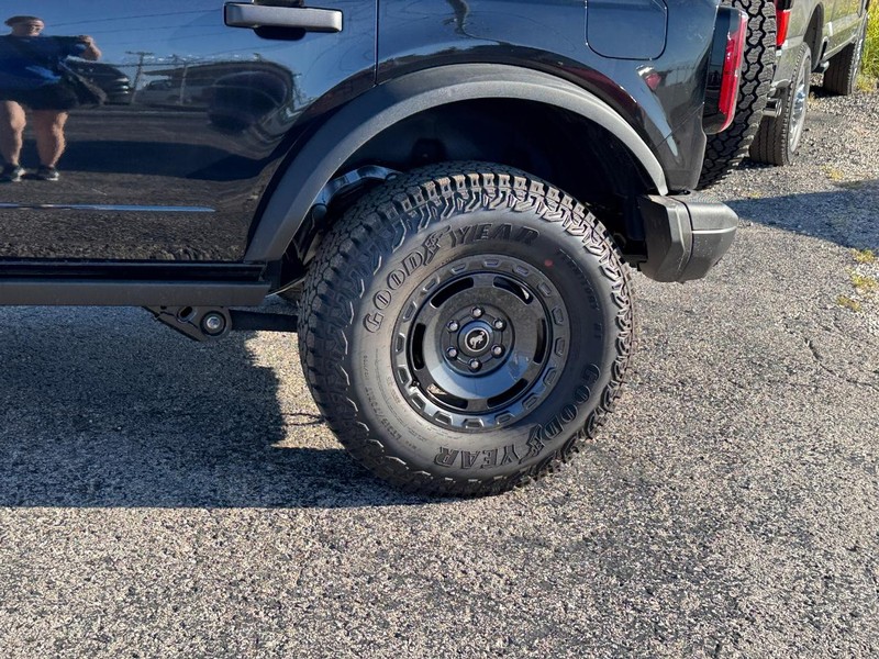 Ford Bronco Vehicle Full-screen Gallery Image 11