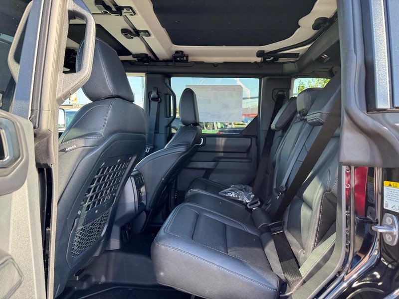 Ford Bronco Vehicle Full-screen Gallery Image 12