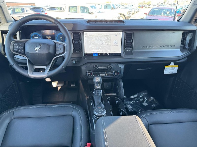 Ford Bronco Vehicle Full-screen Gallery Image 13