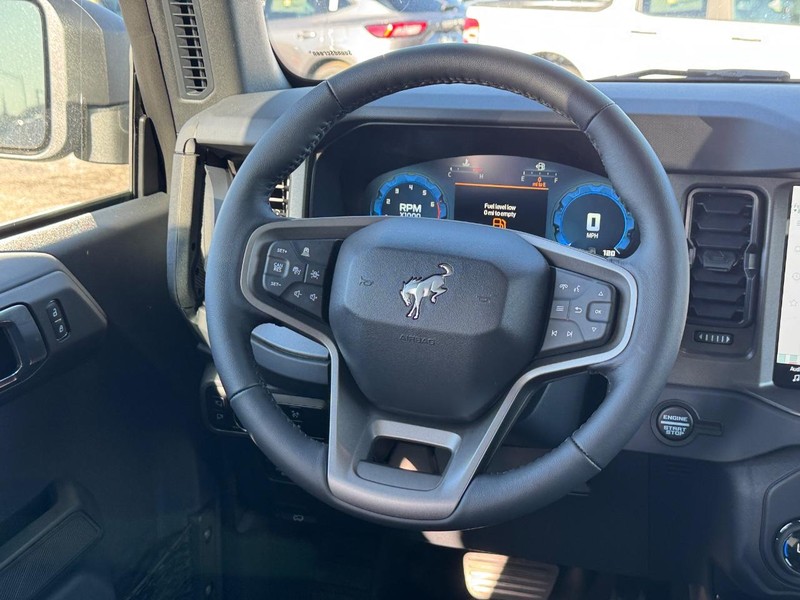 Ford Bronco Vehicle Full-screen Gallery Image 14