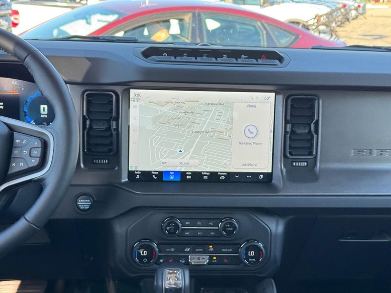 Ford Bronco Vehicle Full-screen Gallery Image 15