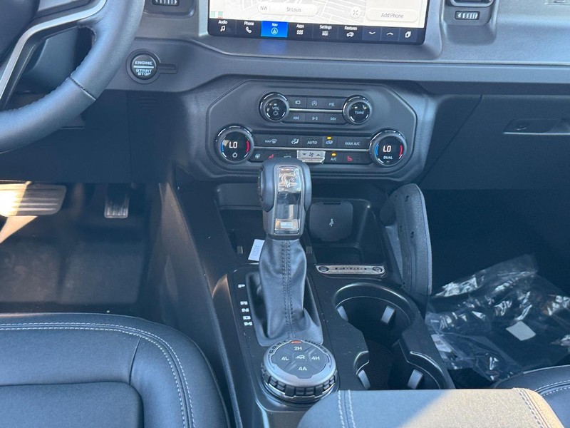 Ford Bronco Vehicle Full-screen Gallery Image 16