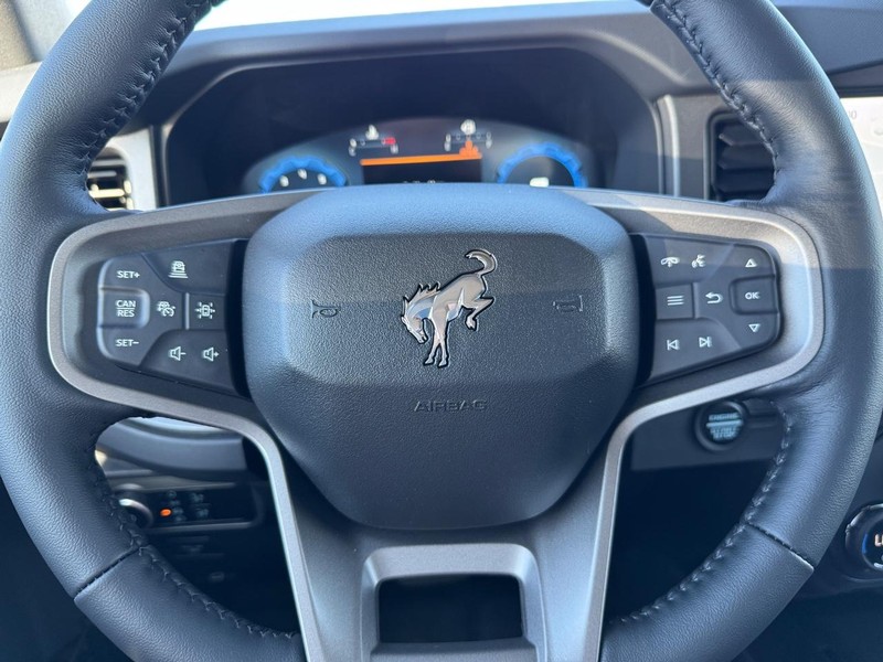 Ford Bronco Vehicle Full-screen Gallery Image 19