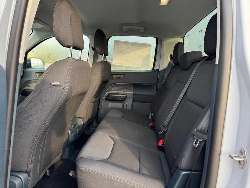 Ford Maverick Vehicle Full-screen Gallery Image 12