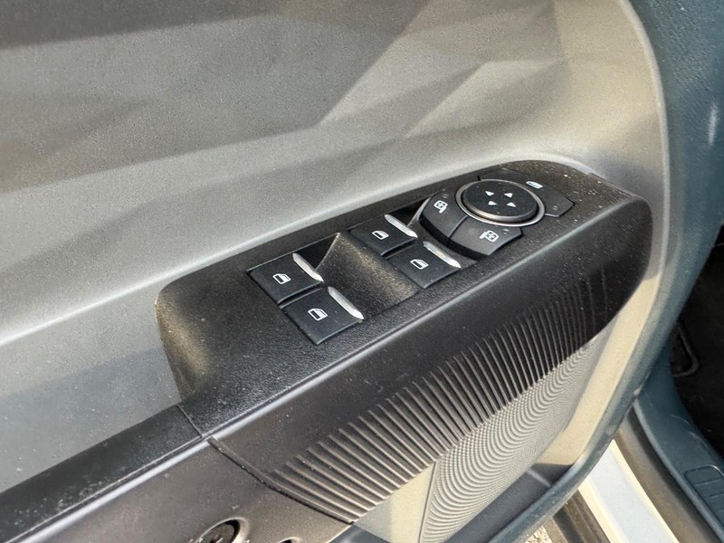 Ford Maverick Vehicle Full-screen Gallery Image 18