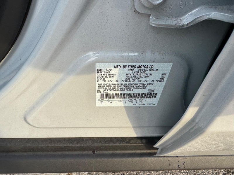 Ford Maverick Vehicle Full-screen Gallery Image 23